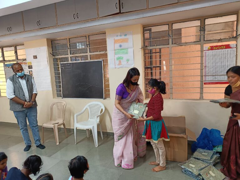 amrutha-shishu-nivasa-pattu-pavadas-3